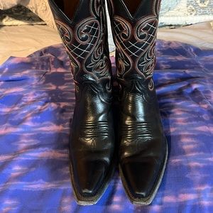 Woman’s Ariat Alabama western boots.